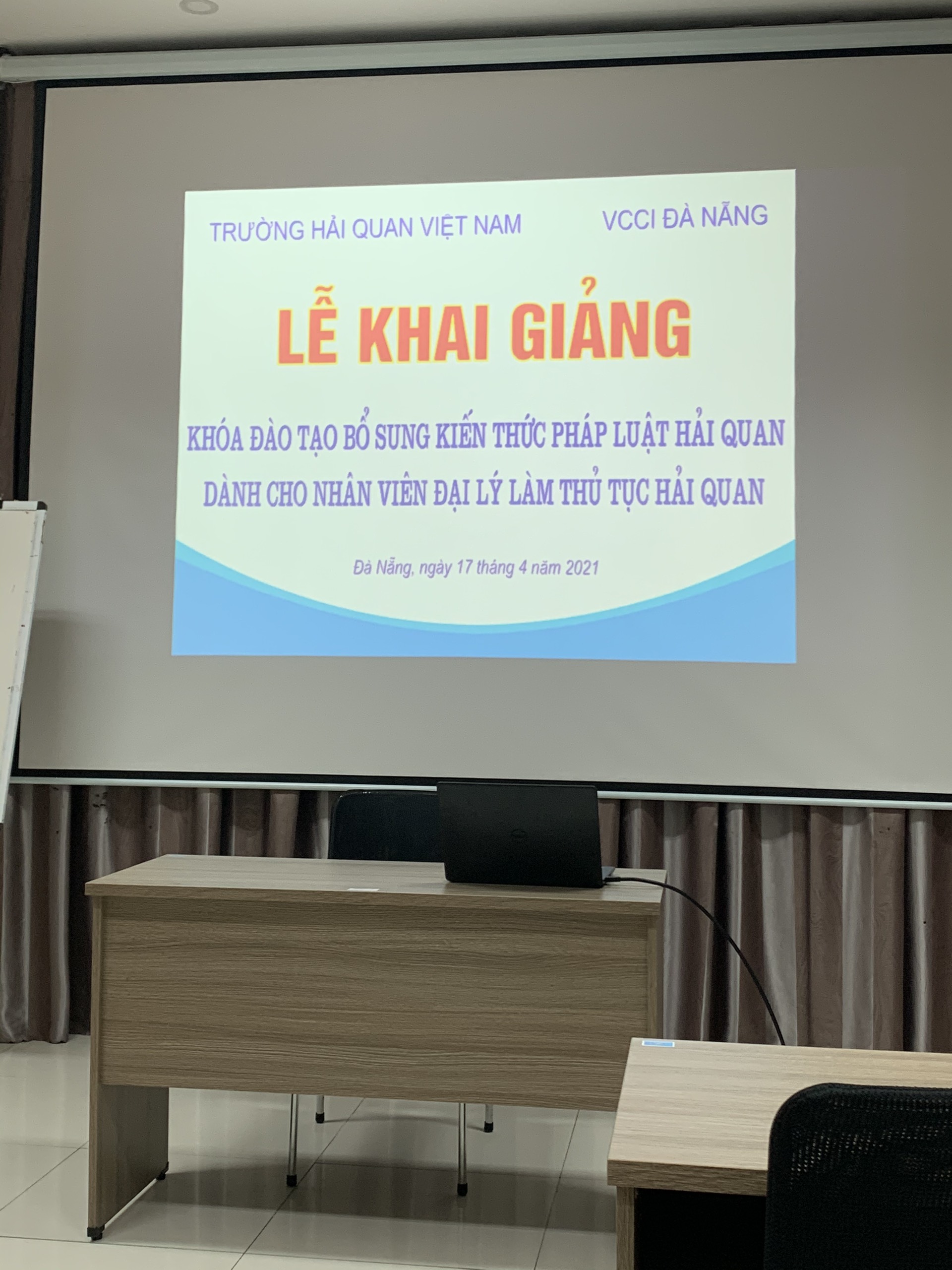 KHÓA ĐÀO TẠO NGHIỆP VỤ KHAI HẢI QUAN (NHÂN VIÊN ĐẠI LÝ LÀM THỦ TỤC HẢI QUAN)